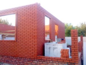 кирпичные стены